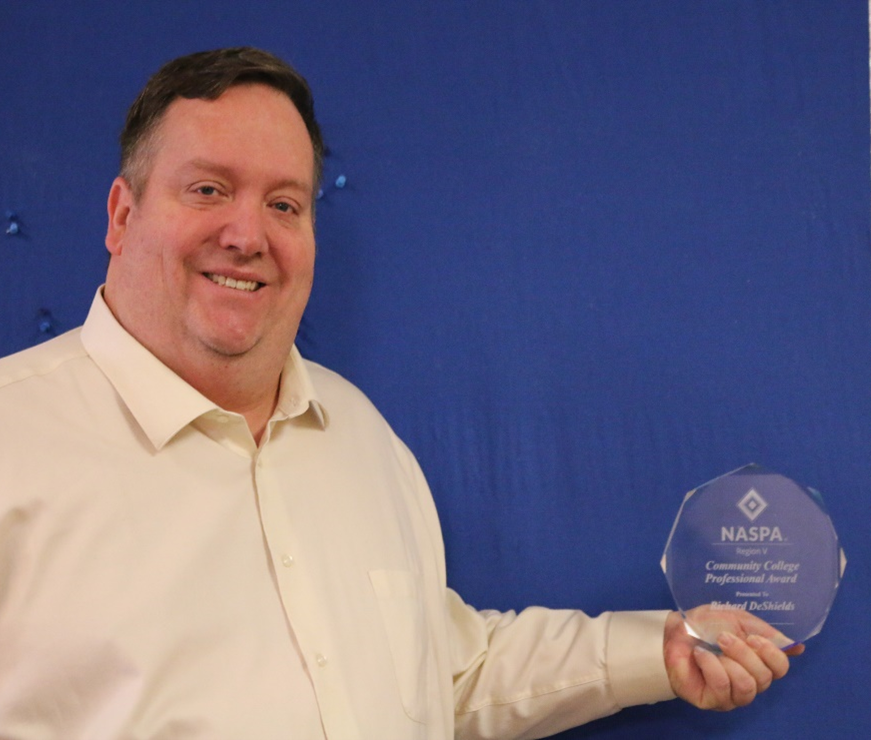 MCC Dean Richard DeShields with the NASPA Award