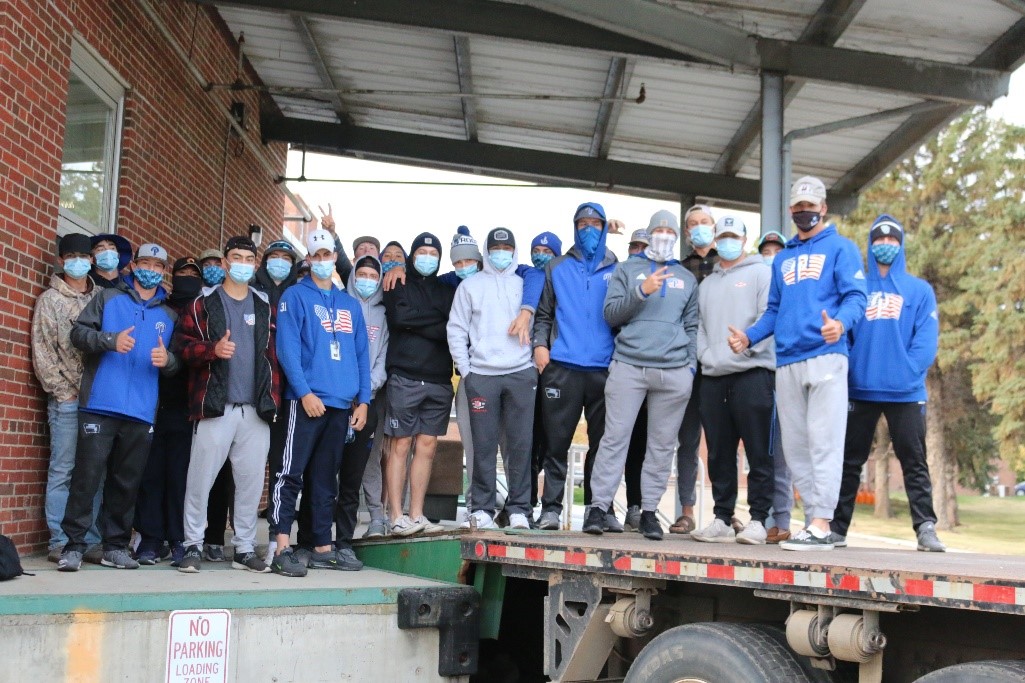 Mens Baseball helping at the local food bank 